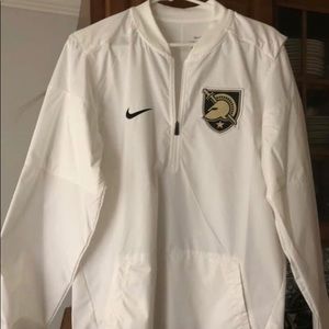 Nike pullover size men’s small.